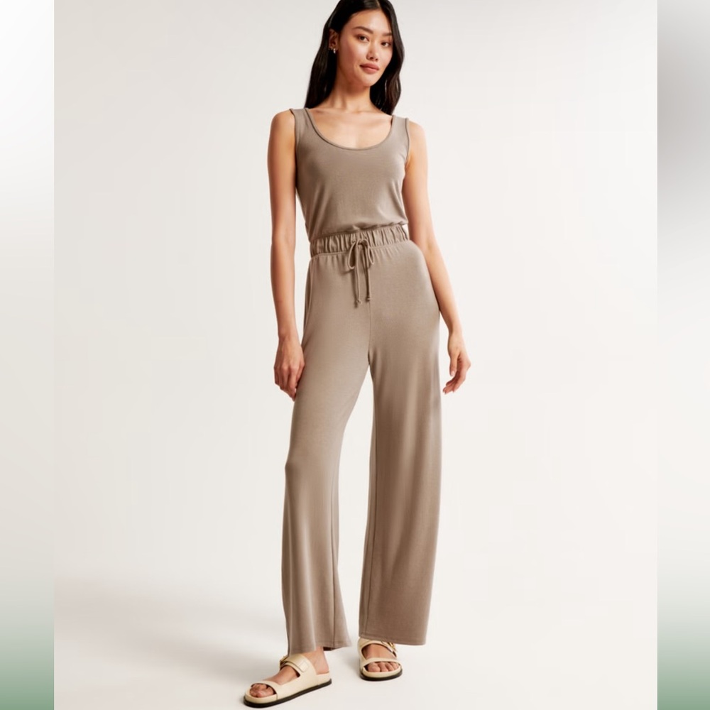 Abercrombie & Fitch Women’s Lounge Scoopneck Tan Sleeveless Jumpsuit Sz SP